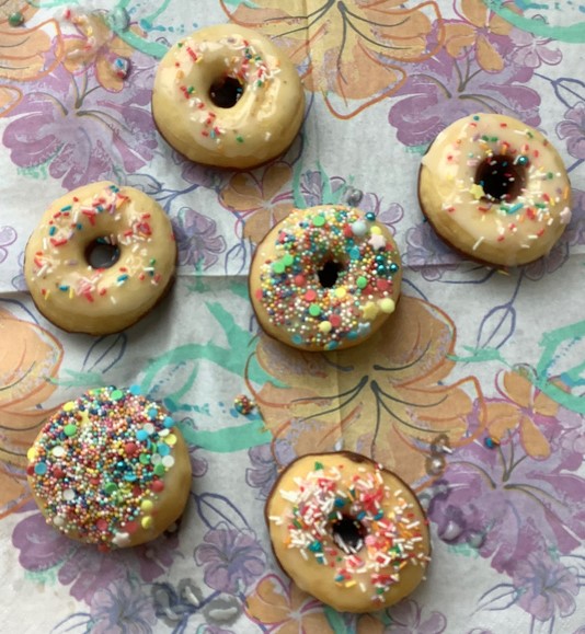 verzierte Donuts
