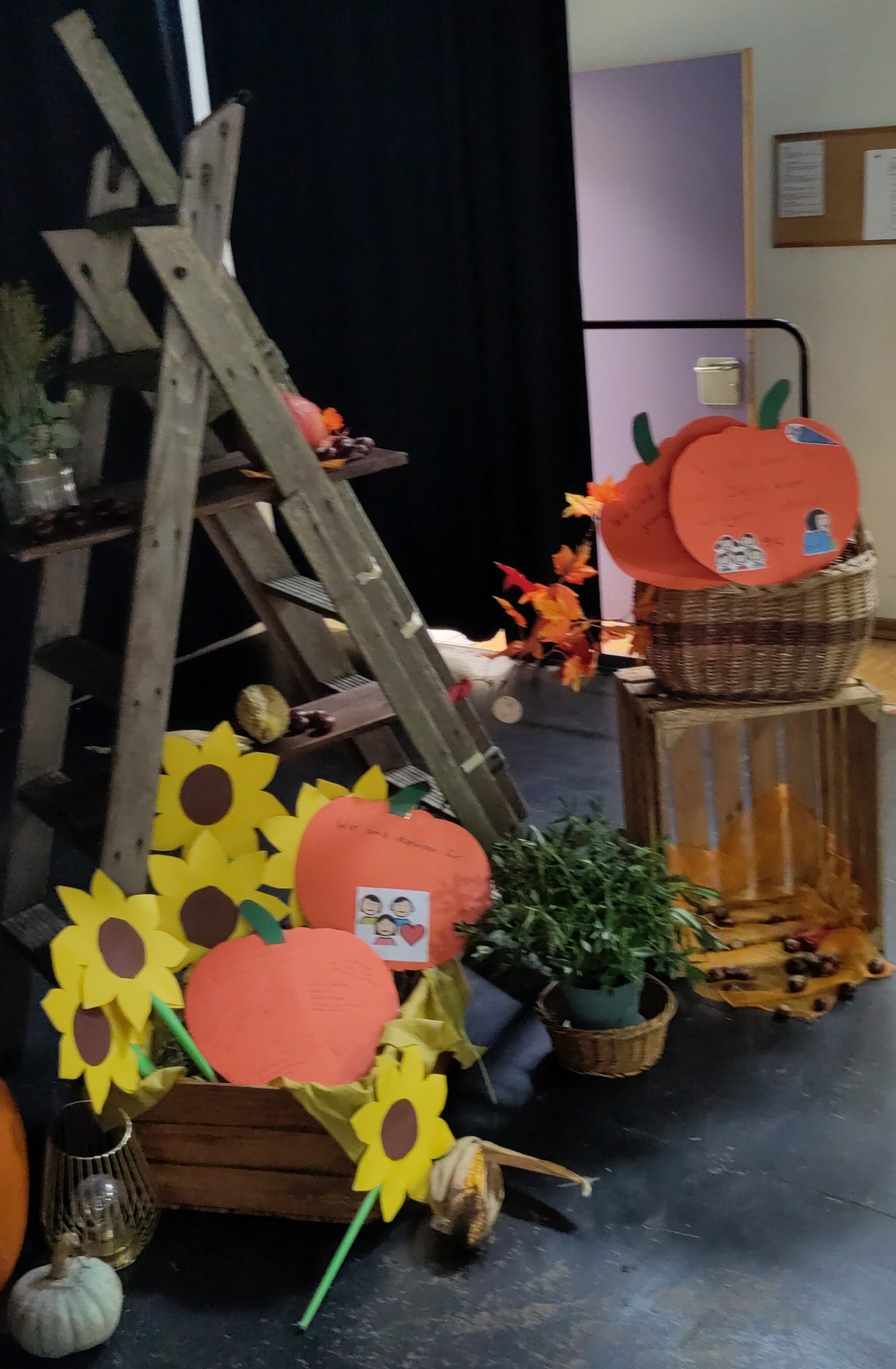 Dekoration auf der Bühne der Mensa